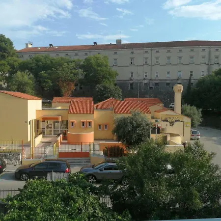 Marana Πανσιόν *
